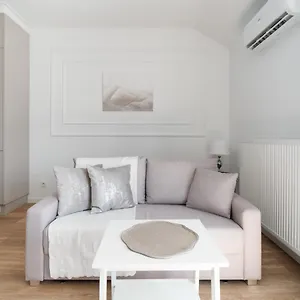 White Elegance With Ac & Free Garage By Renters Poznań